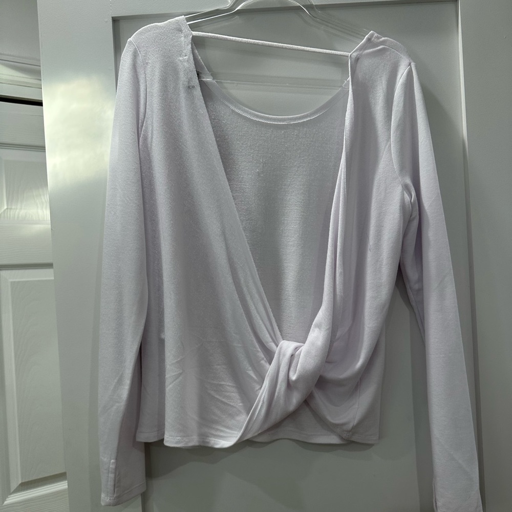 Forever 21 twist back white long sleeve active t shirt medium